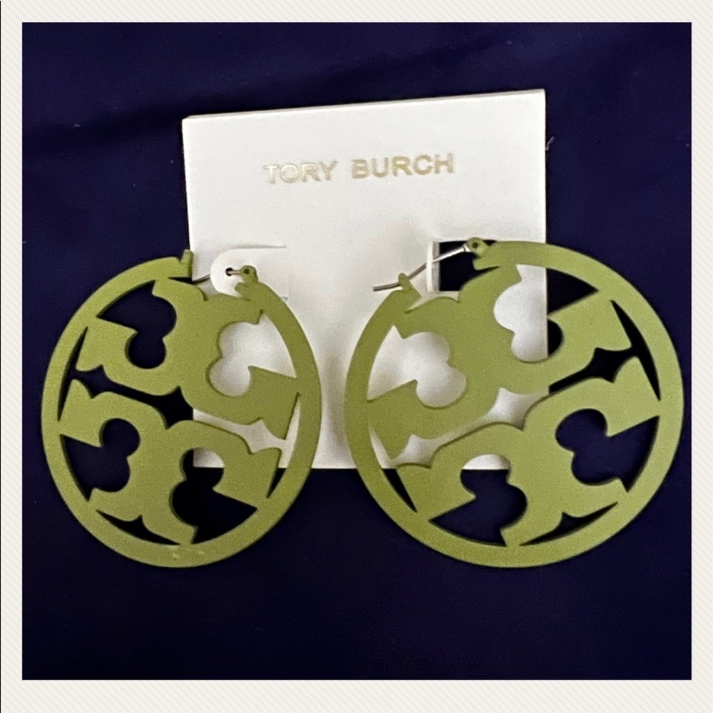 Tory Burch Authentic Military Green Double T Matte Painted Large Hoop Earrings - Picture 3 of 9